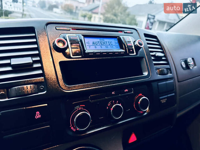 Синий Фольксваген Transporter, объемом двигателя 2 л и пробегом 297 тыс. км за 11700 $, фото 47 на Automoto.ua