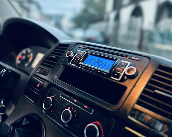 Синій Фольксваген Transporter, об'ємом двигуна 2 л та пробігом 295 тис. км за 11900 $, фото 2 на Automoto.ua