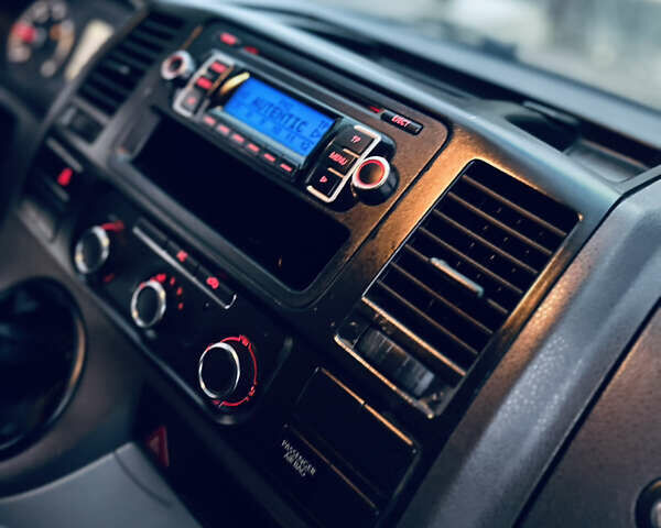 Синий Фольксваген Transporter, объемом двигателя 2 л и пробегом 297 тыс. км за 11700 $, фото 49 на Automoto.ua