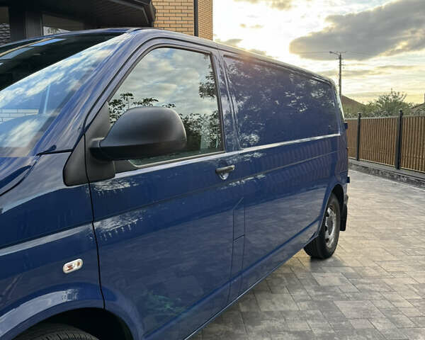 Синий Фольксваген Transporter, объемом двигателя 1.97 л и пробегом 127 тыс. км за 28000 $, фото 2 на Automoto.ua