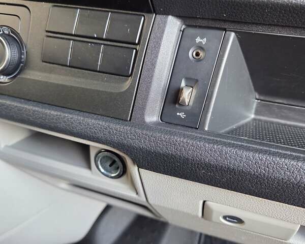 Синий Фольксваген Transporter, объемом двигателя 2 л и пробегом 286 тыс. км за 19300 $, фото 1 на Automoto.ua