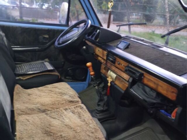 Синий Фольксваген Transporter, объемом двигателя 1.6 л и пробегом 300 тыс. км за 3500 $, фото 6 на Automoto.ua