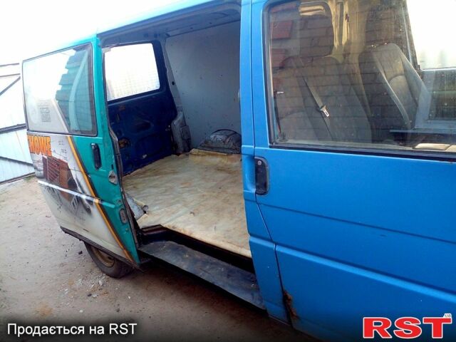 Синій Фольксваген Transporter, об'ємом двигуна 2 л та пробігом 165 тис. км за 3800 $, фото 2 на Automoto.ua