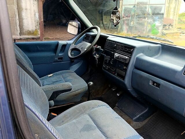 Синий Фольксваген Transporter, объемом двигателя 2.4 л и пробегом 505 тыс. км за 4200 $, фото 3 на Automoto.ua