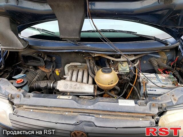 Синий Фольксваген Transporter, объемом двигателя 2.4 л и пробегом 505 тыс. км за 4200 $, фото 4 на Automoto.ua