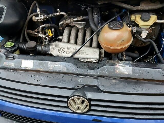 Синий Фольксваген Transporter, объемом двигателя 2.4 л и пробегом 470 тыс. км за 5000 $, фото 4 на Automoto.ua