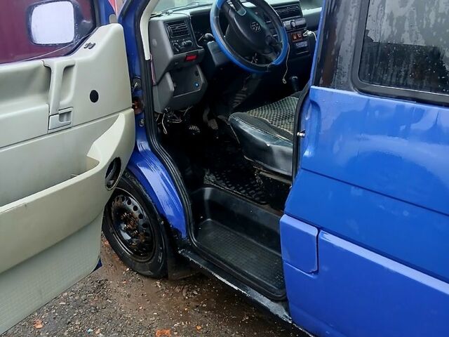 Синий Фольксваген Transporter, объемом двигателя 2.4 л и пробегом 470 тыс. км за 5000 $, фото 3 на Automoto.ua