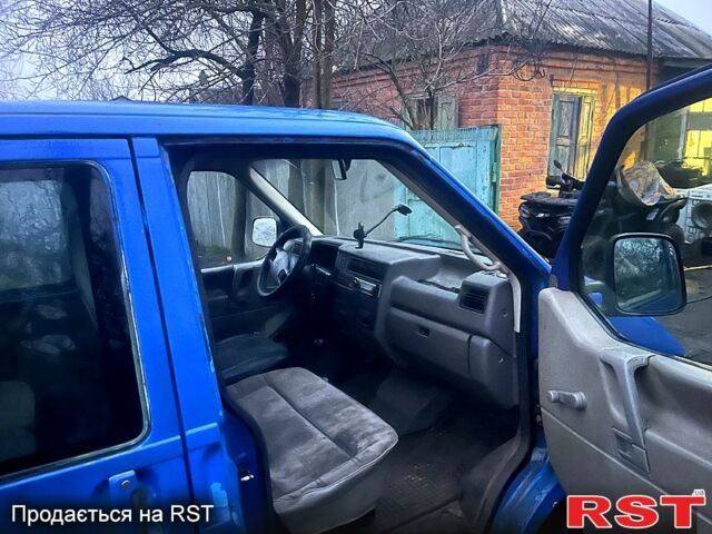 Синий Фольксваген Transporter, объемом двигателя 2.5 л и пробегом 200 тыс. км за 3800 $, фото 4 на Automoto.ua