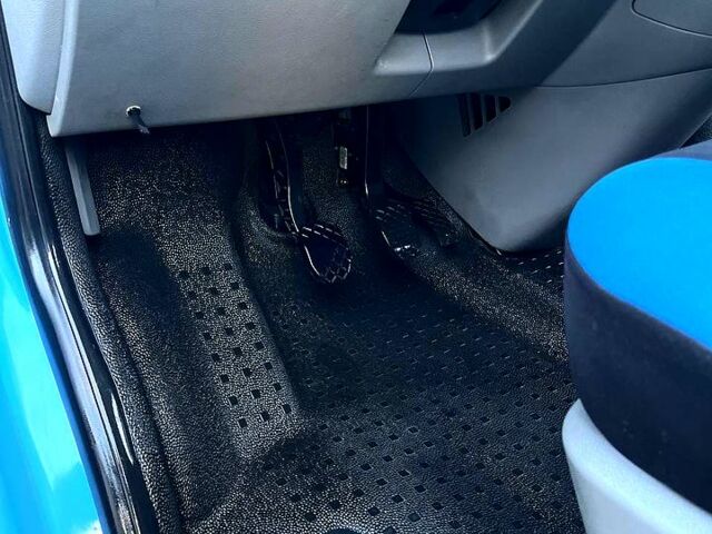 Синий Фольксваген Transporter, объемом двигателя 2.5 л и пробегом 182 тыс. км за 8000 $, фото 5 на Automoto.ua