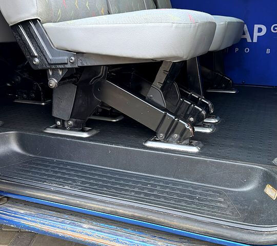 Синій Фольксваген Transporter, об'ємом двигуна 2 л та пробігом 380 тис. км за 6700 $, фото 11 на Automoto.ua