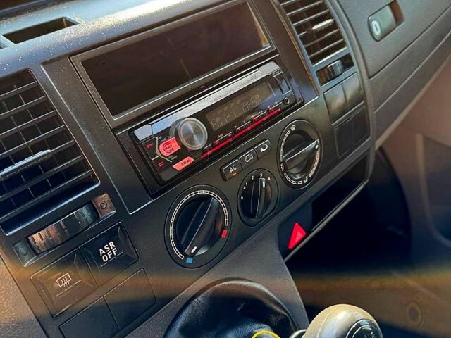 Синий Фольксваген Transporter, объемом двигателя 1.9 л и пробегом 326 тыс. км за 9500 $, фото 9 на Automoto.ua