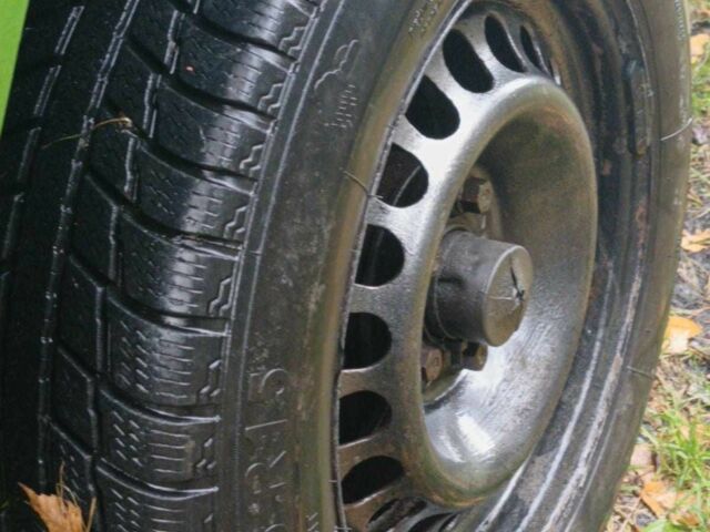 Зеленый Фольксваген Transporter, объемом двигателя 1.6 л и пробегом 370 тыс. км за 2150 $, фото 3 на Automoto.ua