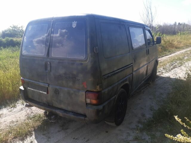 Зеленый Фольксваген Transporter, объемом двигателя 2.4 л и пробегом 360 тыс. км за 2800 $, фото 2 на Automoto.ua