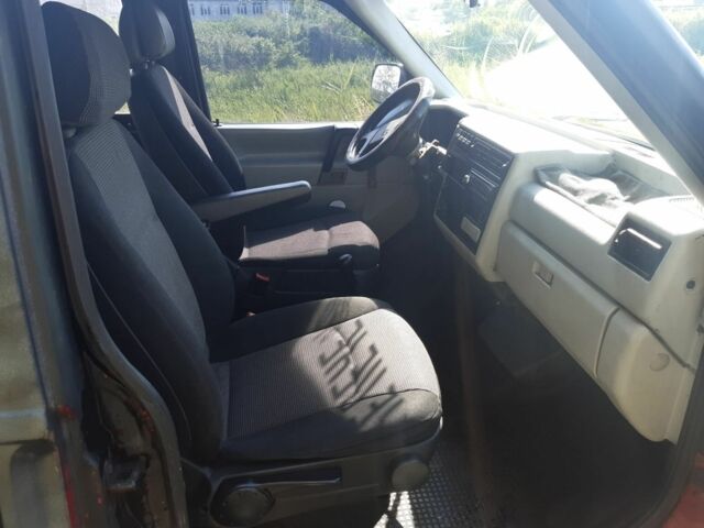 Зеленый Фольксваген Transporter, объемом двигателя 2.4 л и пробегом 360 тыс. км за 2800 $, фото 4 на Automoto.ua