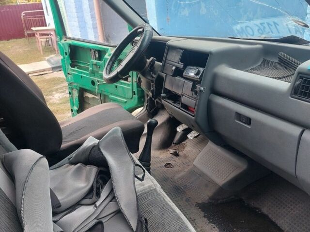 Фольксваген Transporter 1992 в Николаеве на Automoto.ua Зеленый Фольксваген Transporter, объемом двигателя 2.4 л и пробегом 300 тыс. км за 2500 $, фото 4 на Automoto.ua