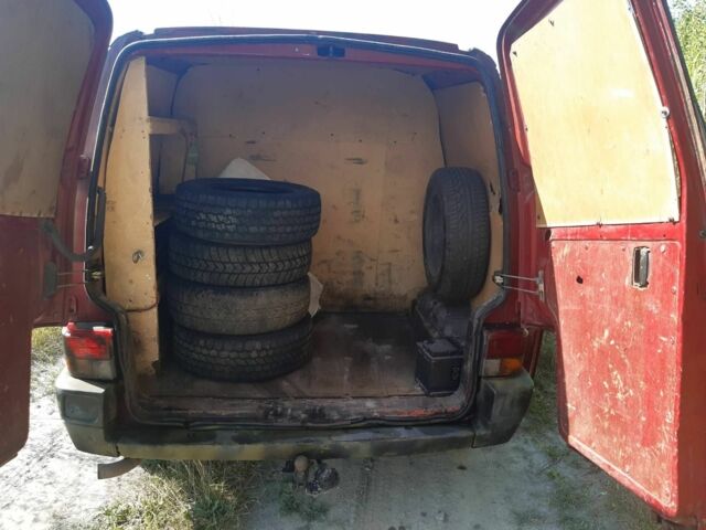 Зеленый Фольксваген Transporter, объемом двигателя 2.4 л и пробегом 360 тыс. км за 2800 $, фото 6 на Automoto.ua