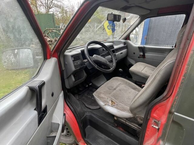 Зелений Фольксваген Transporter, об'ємом двигуна 2.4 л та пробігом 400 тис. км за 1300 $, фото 4 на Automoto.ua