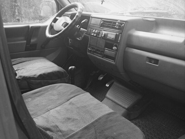 Зелений Фольксваген Transporter, об'ємом двигуна 2.4 л та пробігом 658 тис. км за 4000 $, фото 3 на Automoto.ua