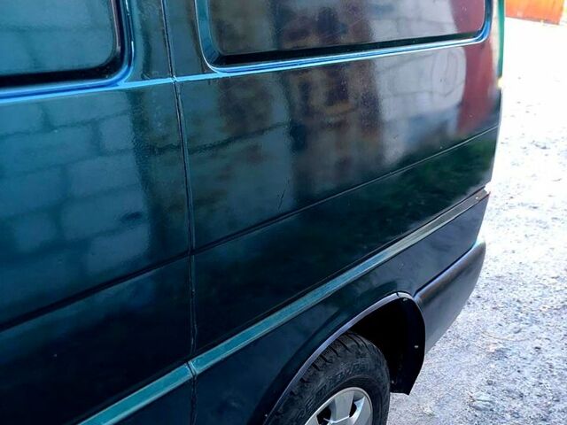 Зелений Фольксваген Transporter, об'ємом двигуна 1.9 л та пробігом 275 тис. км за 4200 $, фото 3 на Automoto.ua