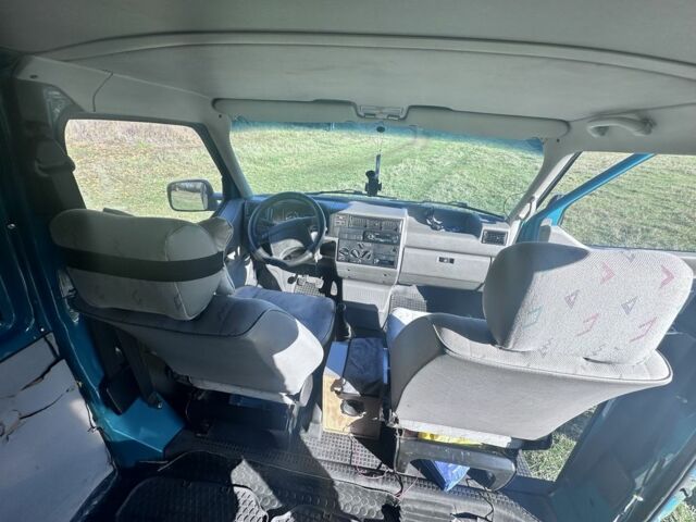 Зелений Фольксваген Transporter, об'ємом двигуна 0 л та пробігом 300 тис. км за 3200 $, фото 8 на Automoto.ua