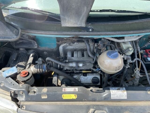 Зелений Фольксваген Transporter, об'ємом двигуна 2 л та пробігом 330 тис. км за 2500 $, фото 9 на Automoto.ua