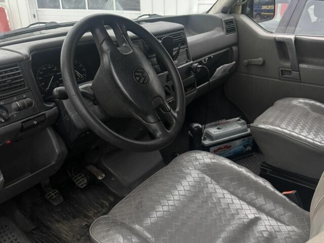 Зеленый Фольксваген Transporter, объемом двигателя 2.4 л и пробегом 380 тыс. км за 2899 $, фото 6 на Automoto.ua