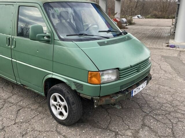 Зелений Фольксваген Transporter, об'ємом двигуна 2.4 л та пробігом 280 тис. км за 1543 $, фото 6 на Automoto.ua
