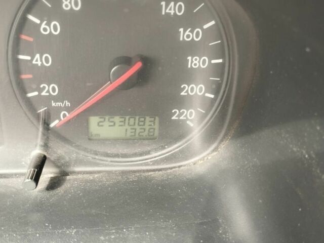 Зелений Фольксваген Transporter, об'ємом двигуна 0 л та пробігом 253 тис. км за 7800 $, фото 5 на Automoto.ua