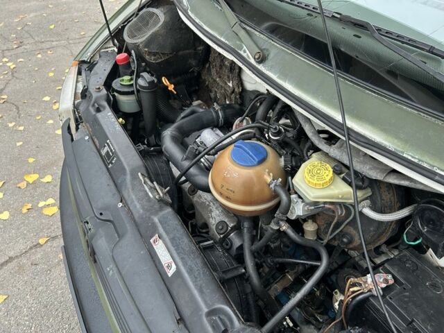 Зелений Фольксваген Transporter, об'ємом двигуна 2.5 л та пробігом 407 тис. км за 2700 $, фото 5 на Automoto.ua