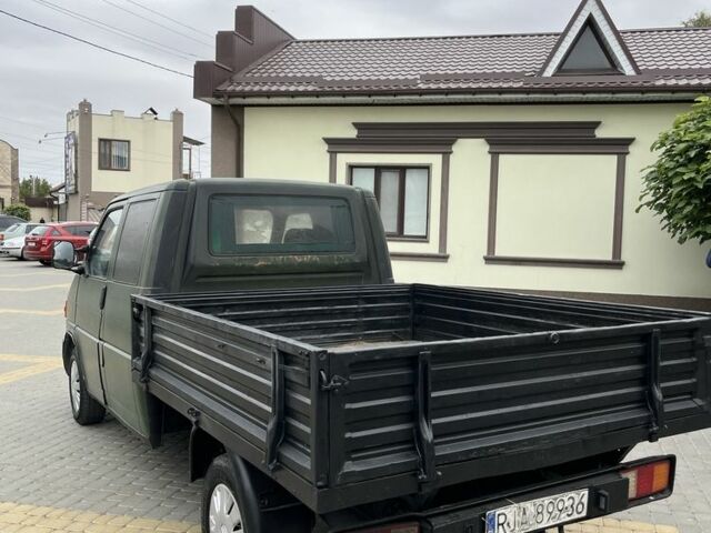 Зелений Фольксваген Transporter, об'ємом двигуна 2.4 л та пробігом 308 тис. км за 2750 $, фото 6 на Automoto.ua