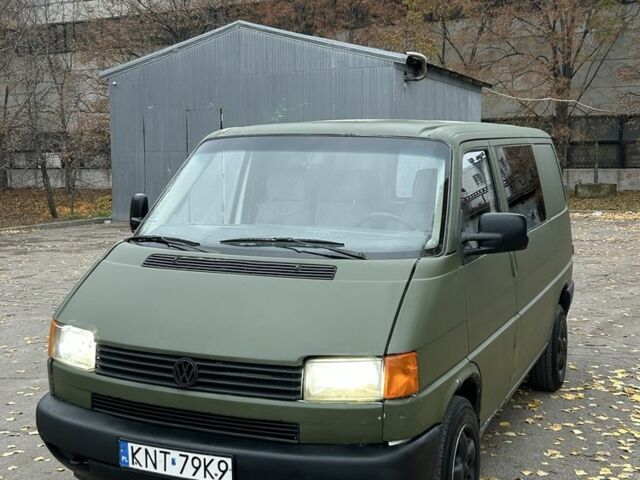 Зеленый Фольксваген Transporter, объемом двигателя 2.5 л и пробегом 407 тыс. км за 2700 $, фото 1 на Automoto.ua