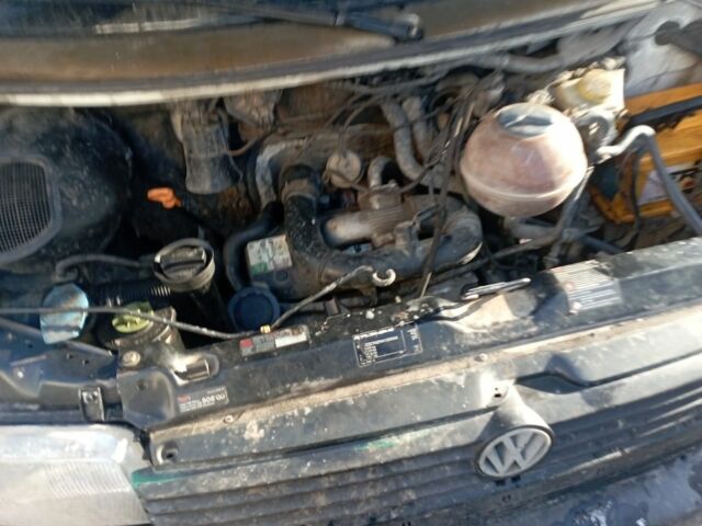 Зеленый Фольксваген Transporter, объемом двигателя 0 л и пробегом 346 тыс. км за 500 $, фото 5 на Automoto.ua