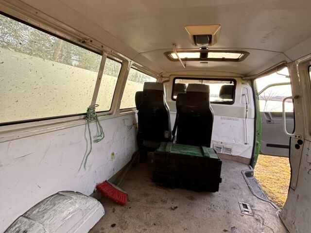 Зеленый Фольксваген Transporter, объемом двигателя 1.9 л и пробегом 750 тыс. км за 2700 $, фото 7 на Automoto.ua