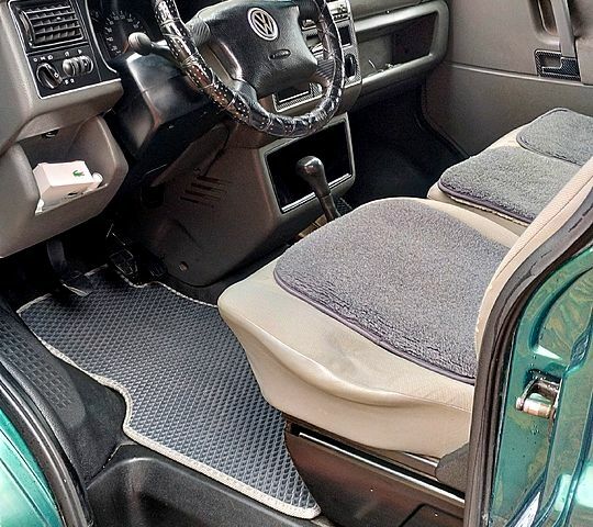 Зеленый Фольксваген Transporter, объемом двигателя 2.5 л и пробегом 387 тыс. км за 6250 $, фото 4 на Automoto.ua