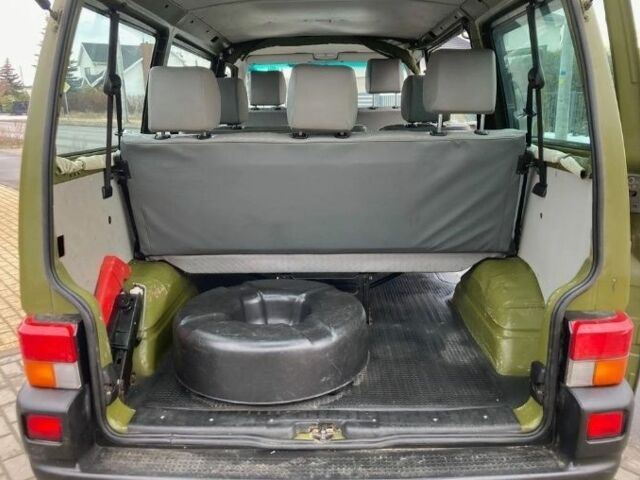 Зелений Фольксваген Transporter, об'ємом двигуна 2.5 л та пробігом 250 тис. км за 1900 $, фото 5 на Automoto.ua