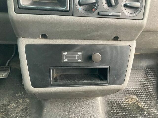 Фольксваген Transporter 2002 у Сумах на Automoto.ua Зелений Фольксваген Transporter, об'ємом двигуна 2.5 л та пробігом 250 тис. км за 1900 $, фото 4 на Automoto.ua