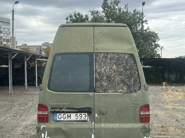 Зелений Фольксваген Transporter, об'ємом двигуна 2.5 л та пробігом 250 тис. км за 2470 $, фото 3 на Automoto.ua