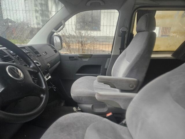 Зелений Фольксваген Transporter, об'ємом двигуна 2.5 л та пробігом 300 тис. км за 4600 $, фото 4 на Automoto.ua