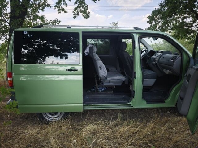 Зелений Фольксваген Transporter, об'ємом двигуна 2 л та пробігом 328 тис. км за 8500 $, фото 4 на Automoto.ua