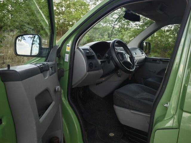 Зелений Фольксваген Transporter, об'ємом двигуна 2 л та пробігом 328 тис. км за 8500 $, фото 1 на Automoto.ua