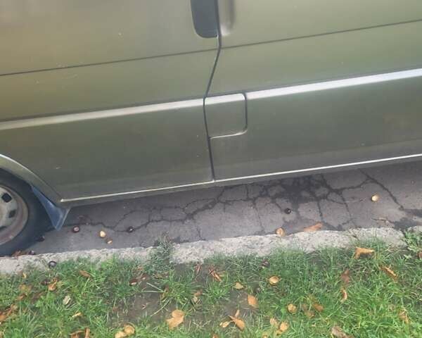 Зеленый Фольксваген Transporter, объемом двигателя 1.9 л и пробегом 350 тыс. км за 3000 $, фото 3 на Automoto.ua