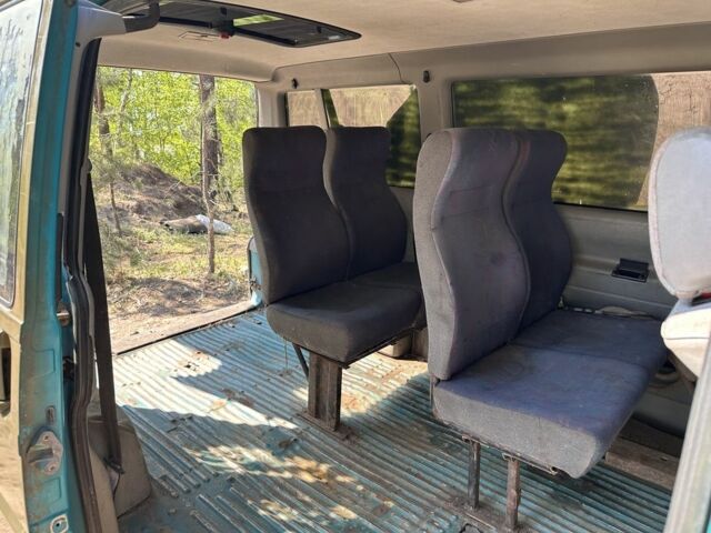 Зелений Фольксваген Transporter, об'ємом двигуна 1.97 л та пробігом 329 тис. км за 2366 $, фото 5 на Automoto.ua