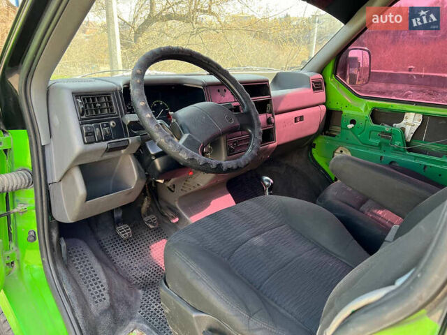 Зелений Фольксваген Transporter, об'ємом двигуна 2.4 л та пробігом 340 тис. км за 4300 $, фото 5 на Automoto.ua