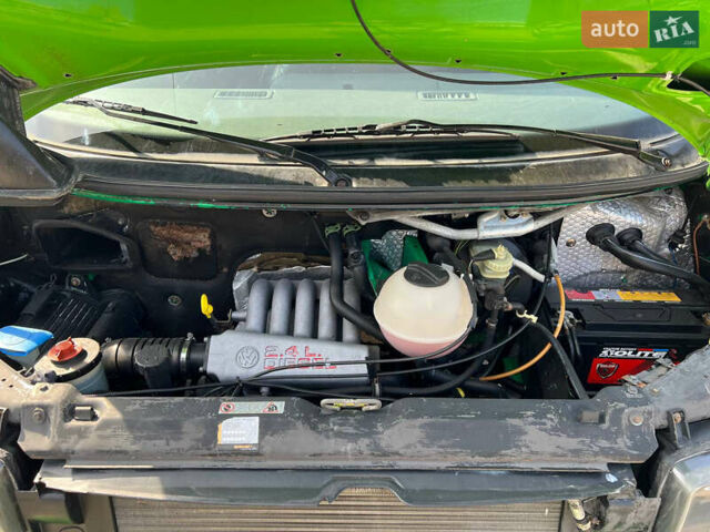 Зелений Фольксваген Transporter, об'ємом двигуна 2.4 л та пробігом 340 тис. км за 4300 $, фото 8 на Automoto.ua