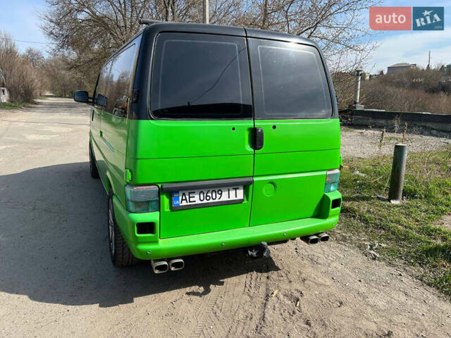 Зелений Фольксваген Transporter, об'ємом двигуна 2.4 л та пробігом 340 тис. км за 4300 $, фото 3 на Automoto.ua