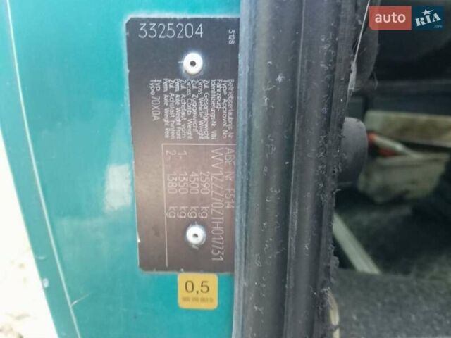 Зелений Фольксваген Transporter, об'ємом двигуна 2.4 л та пробігом 658 тис. км за 3500 $, фото 3 на Automoto.ua