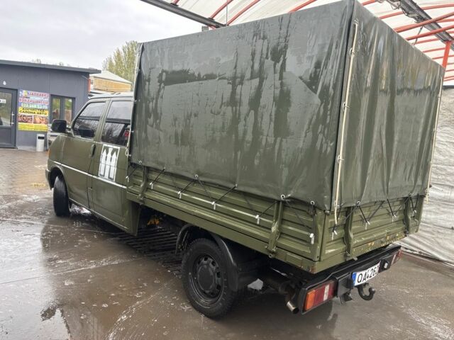 Зеленый Фольксваген Transporter, объемом двигателя 2.4 л и пробегом 317 тыс. км за 2621 $, фото 2 на Automoto.ua