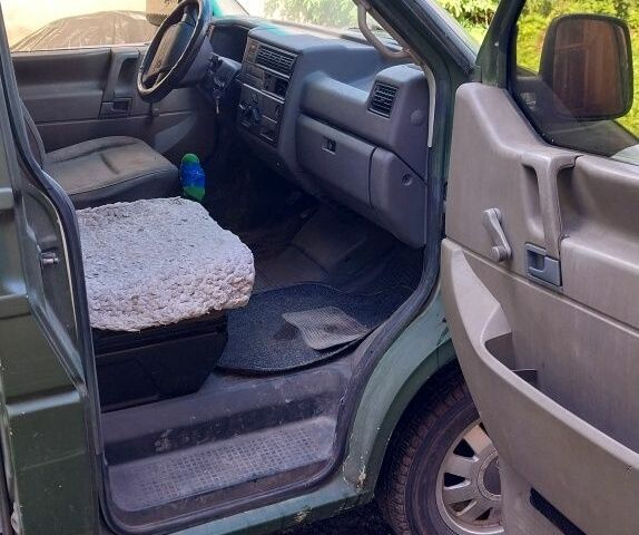 Зелений Фольксваген Transporter, об'ємом двигуна 2 л та пробігом 30 тис. км за 2000 $, фото 5 на Automoto.ua