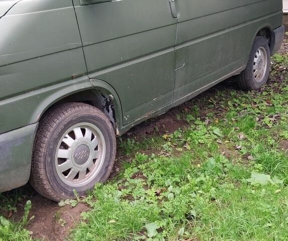 Зелений Фольксваген Transporter, об'ємом двигуна 2 л та пробігом 30 тис. км за 2000 $, фото 4 на Automoto.ua