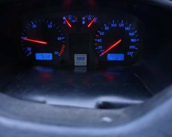 Зелений Фольксваген Transporter, об'ємом двигуна 1.9 л та пробігом 320 тис. км за 6800 $, фото 4 на Automoto.ua